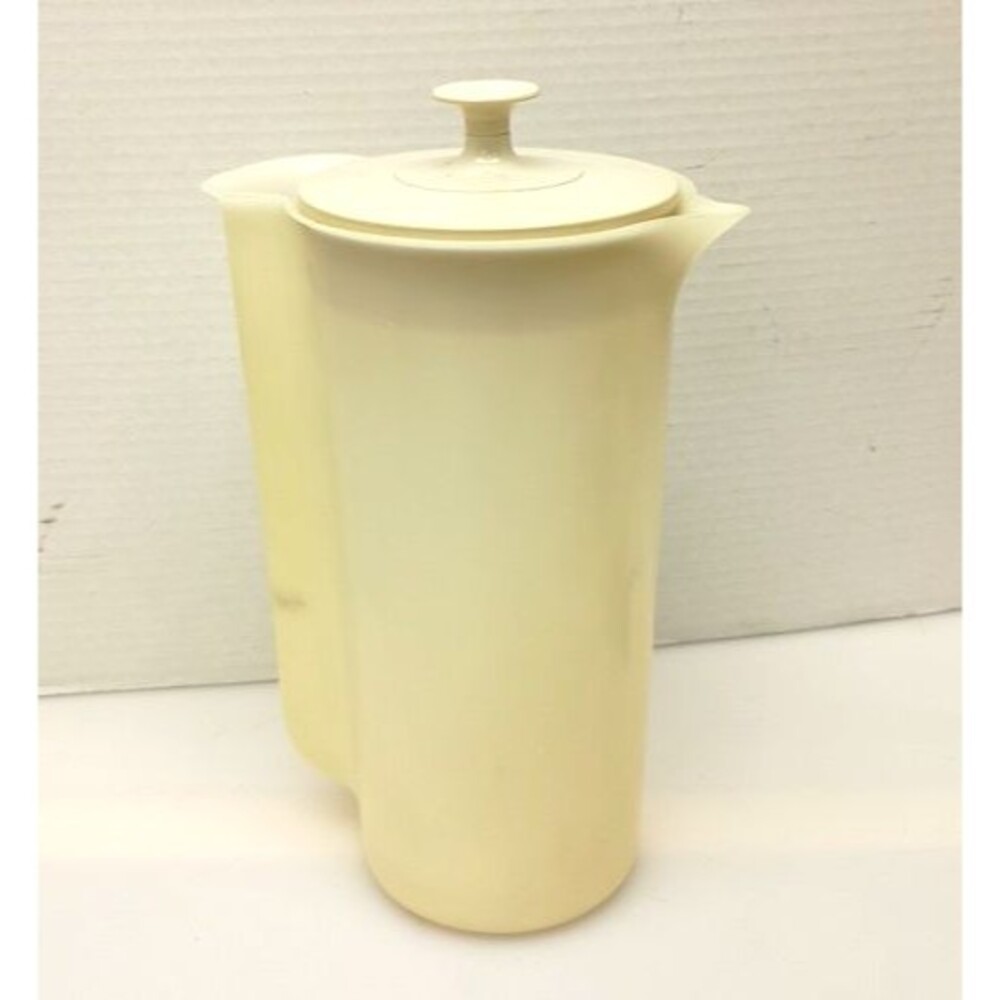 Vintage Tupperware 2 Qt Pitcher 1676-3 Clear Sheer Push Button Lid 1970s